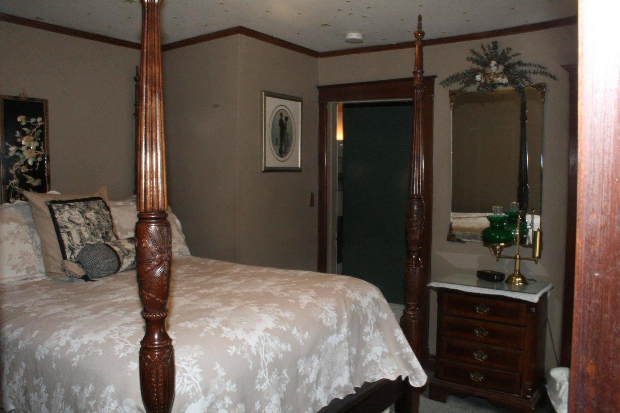 Rose Arden Bed & Breakfast Хамилтън Екстериор снимка