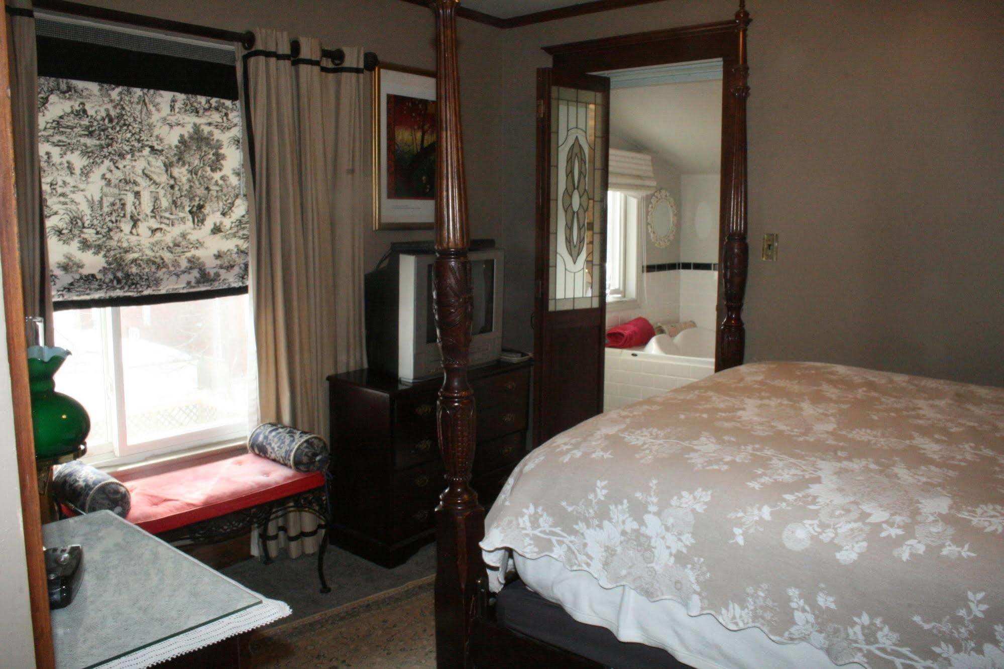Rose Arden Bed & Breakfast Хамилтън Екстериор снимка
